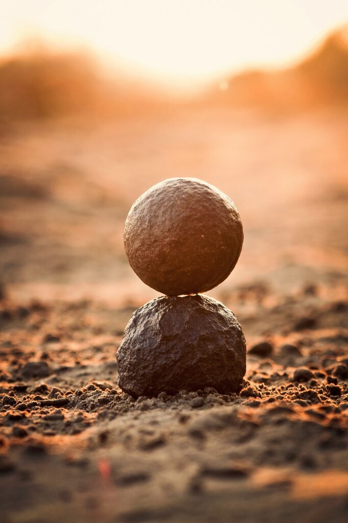 2 rocks symbolising mindfulness and gratitude in mindfulness gratitude quotes